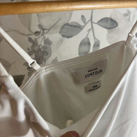 🤍aritzia “contour” cropped t shirt & tank top 🤍 - Picture 6 of 7